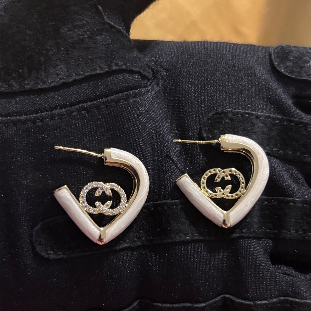 Elegant White Enamel GG and Gold Heart Shaped Earrings